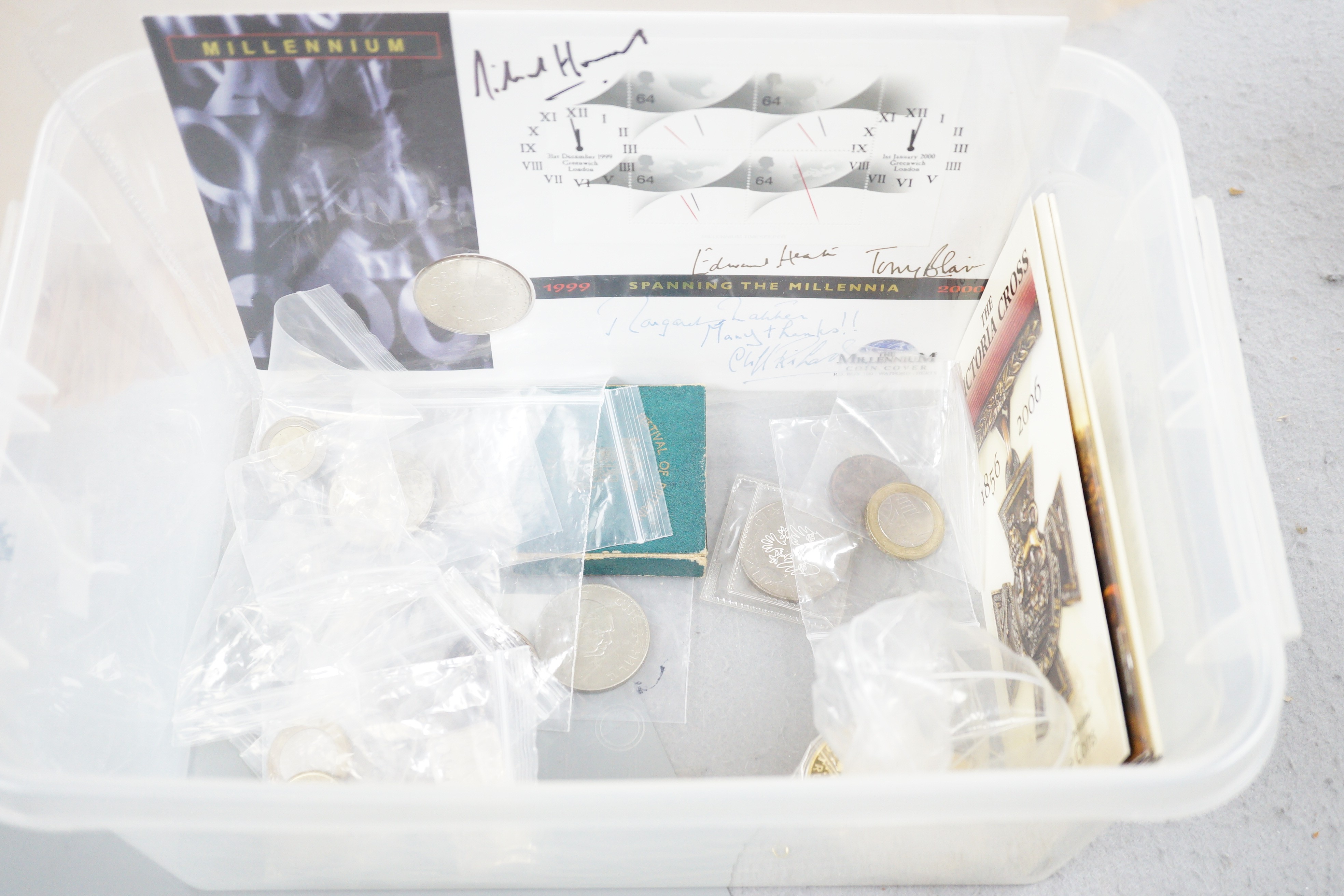 UK Royal Mint and World coins, including a 1799 penny, about UNC, a specimen set of QEII coronation 1953 coins, 2006 and 2010 £2 coins with minting errors, Venezuela 10 bolivares 1973, Donald Trump commemorative coins, a